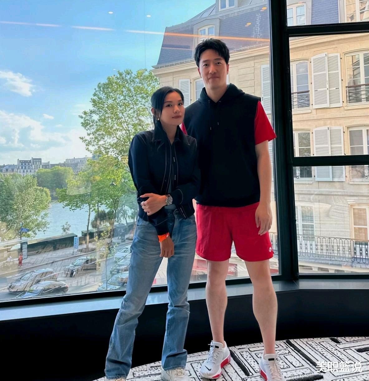 刘翔与美女晒合照!疑似再次婚变,已3年没发吴莎照片,至今无后