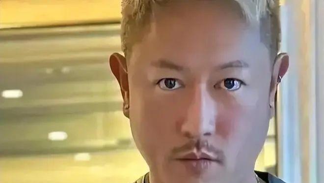 香港小生陈键锋转行做厨师，因遗传病淡出荧幕，退圈5年身材发胖