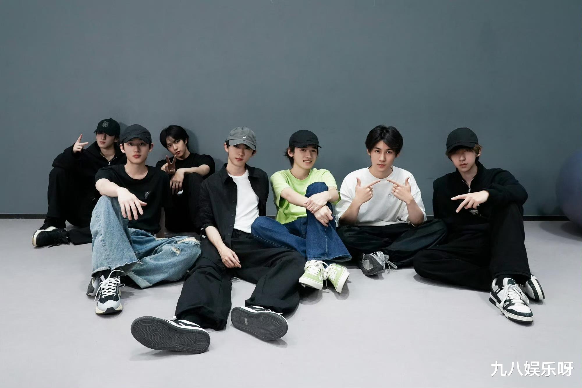 时团的C位换了?新综艺正式官宣,马嘉祺、丁程鑫的站位引争议