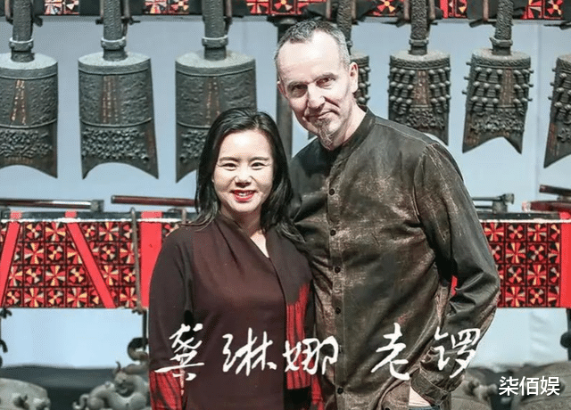 龚琳娜离婚第一年独自在云南过年，挎着竹篮摘菜，生活朴实却幸福