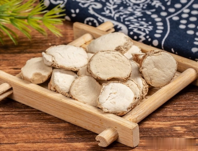 炖羊肉放什么调料?这4种香料缺一不可,羊肉鲜嫩,香飘百里