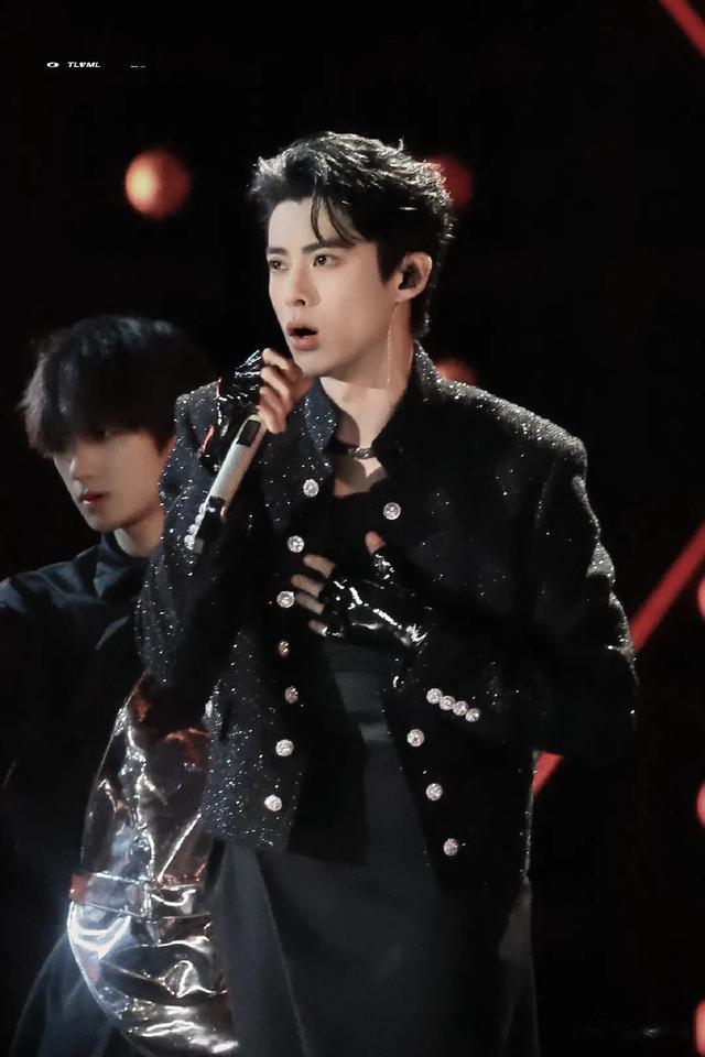 2024年最受欢迎男艺人出炉，四大天王登顶，杨洋第8李现第7吴磊6