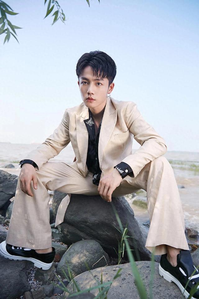 香蜜月老给自己牵红线了,夏志远官宣结婚生子,杨紫评论区笑翻天