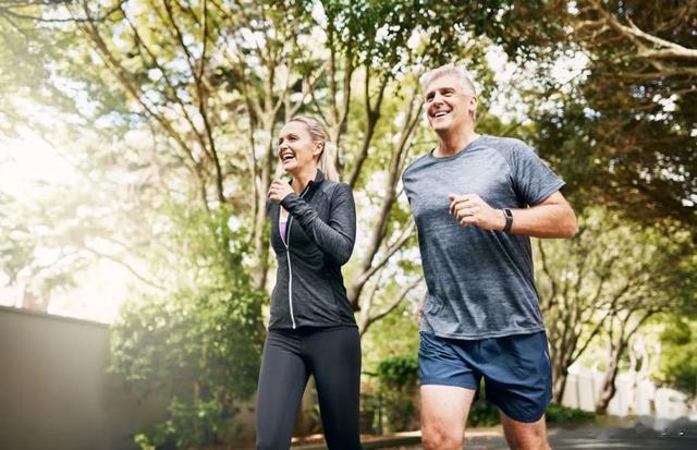 血脂检查，看这4项指标就够了，若这3项超标，需引起重视