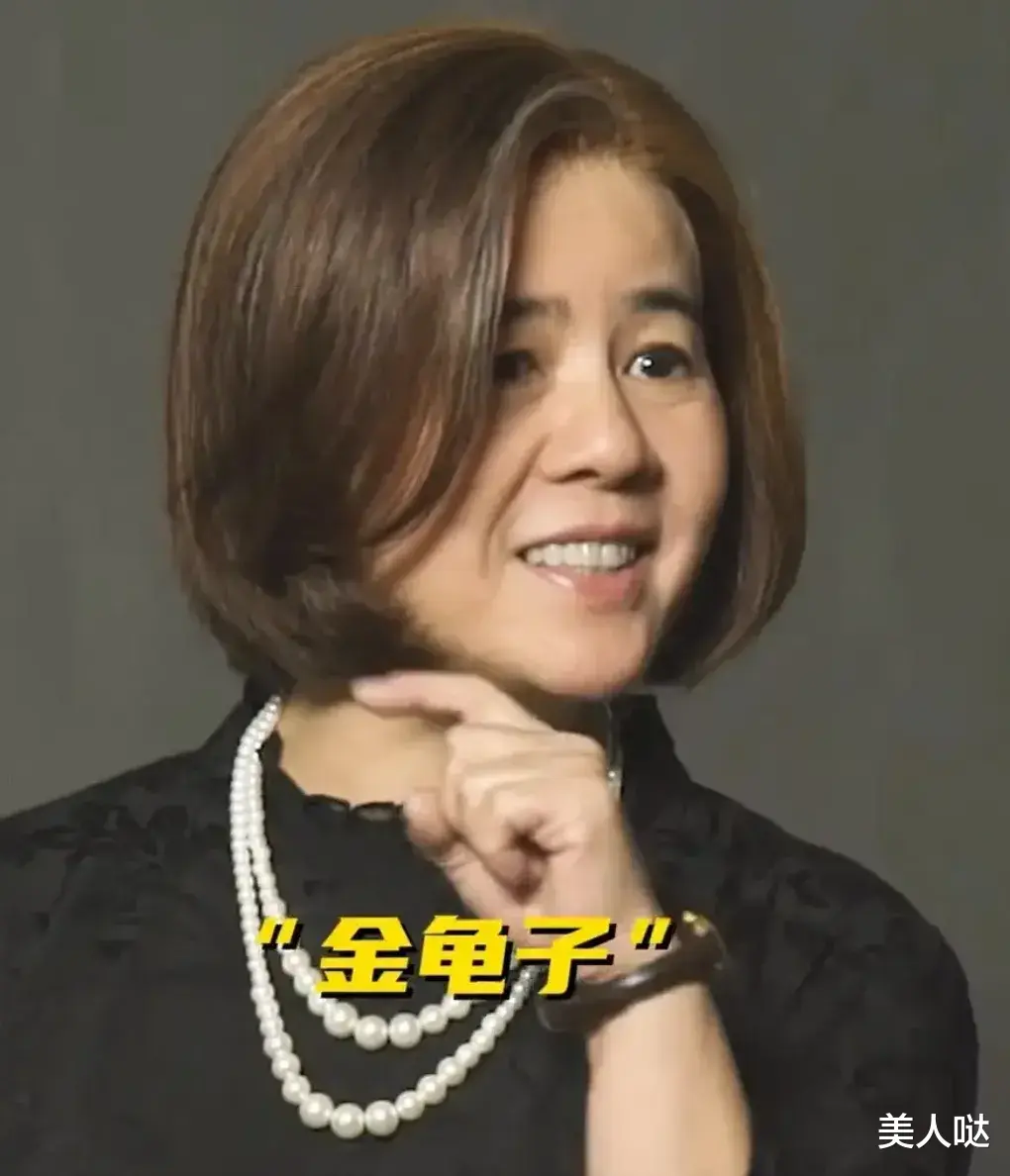 “金龟子”终于换发型,波波头配珍珠项链,女人味爆棚美到认不出