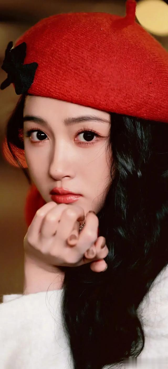 闻香袭人——关晓彤时尚写真大图