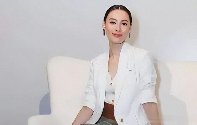 梁洛施虽然分手李泽楷并没有放弃她，三条分手协议保护梁洛施十年