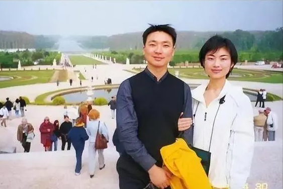 没想到,53岁“丁克”半辈子的康辉,一通电话竟成了他一生的遗憾