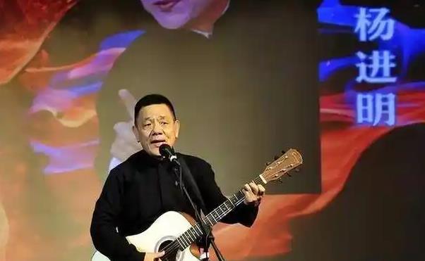 裂穴隐忍22年，杨议曾“背刺”老搭档有多爽，现今就有多尴尬