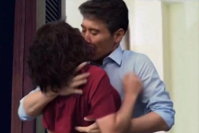 伸舌头、吵架吻、面条吻，这些“中老年”演员拍吻戏，个个辣眼睛