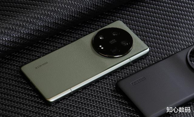 小米用力過猛，16GB+1TB突降3200元，頂配影像高端機加速退場