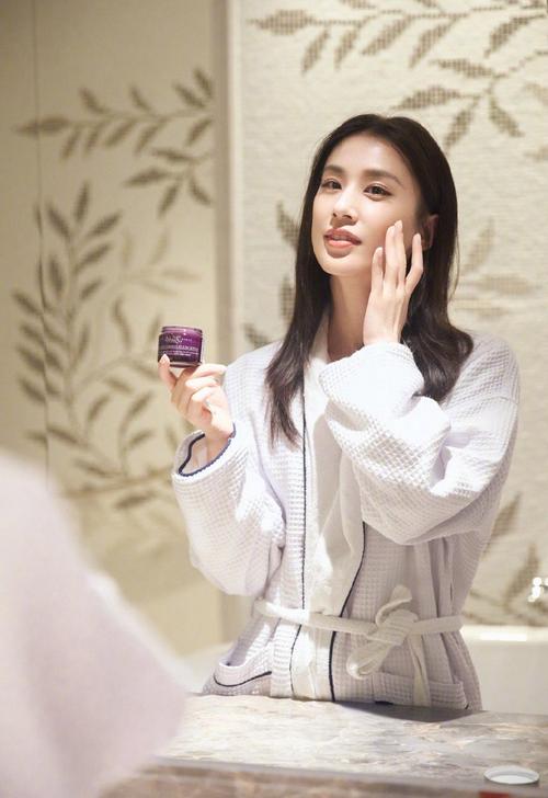 黄圣依自爆杨子不爱自己，生活过得不如意，为何网友丝毫不同情她