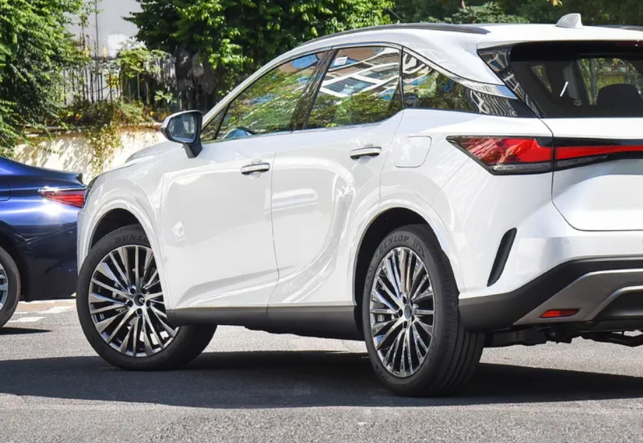 最省油的燃油SUV,一箱油跑1220公里,最高275马力,还降3万