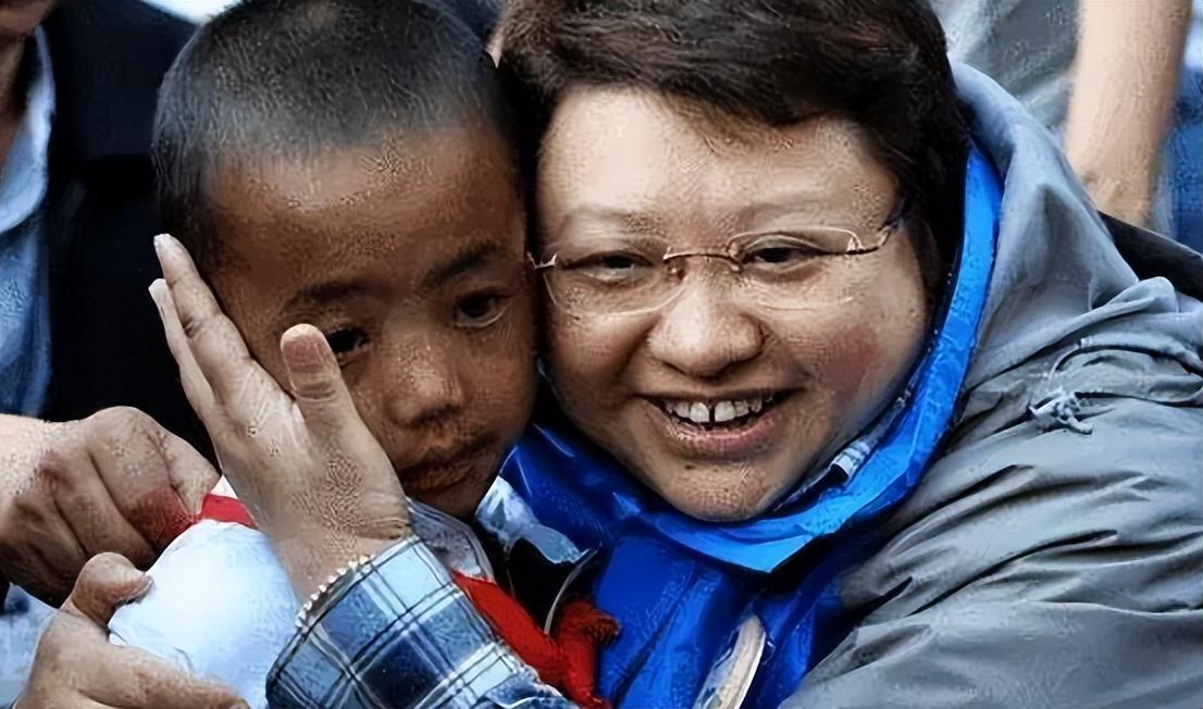 韩红儿子张婕:选秀现场一跪成名,意外揭开韩红“诈捐”真相