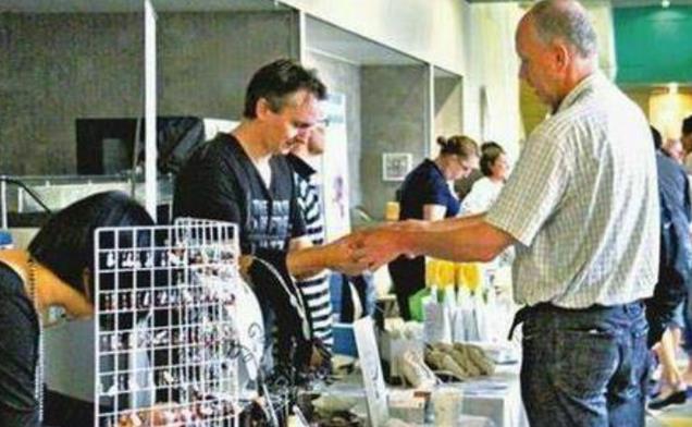 算上琼瑶,演艺圈已有12位明星烧炭自尽,最小23岁,个个令人惋惜