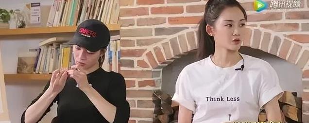 她被冯小刚捧红,成龙接着捧,奖拿到手软,为啥大佬都“偏爱”她