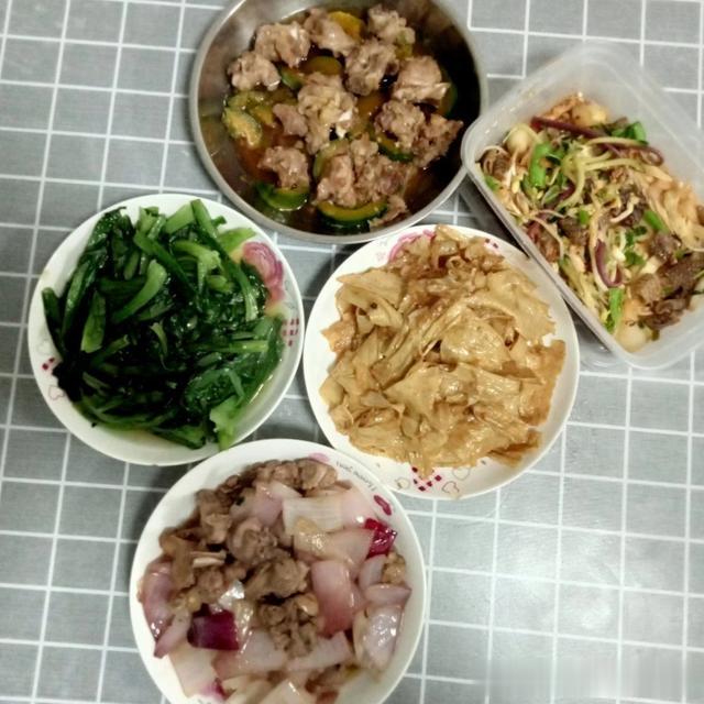 广东女子笑婆婆偏心，小姑子在不在饭菜区别大，网友：看破不说破