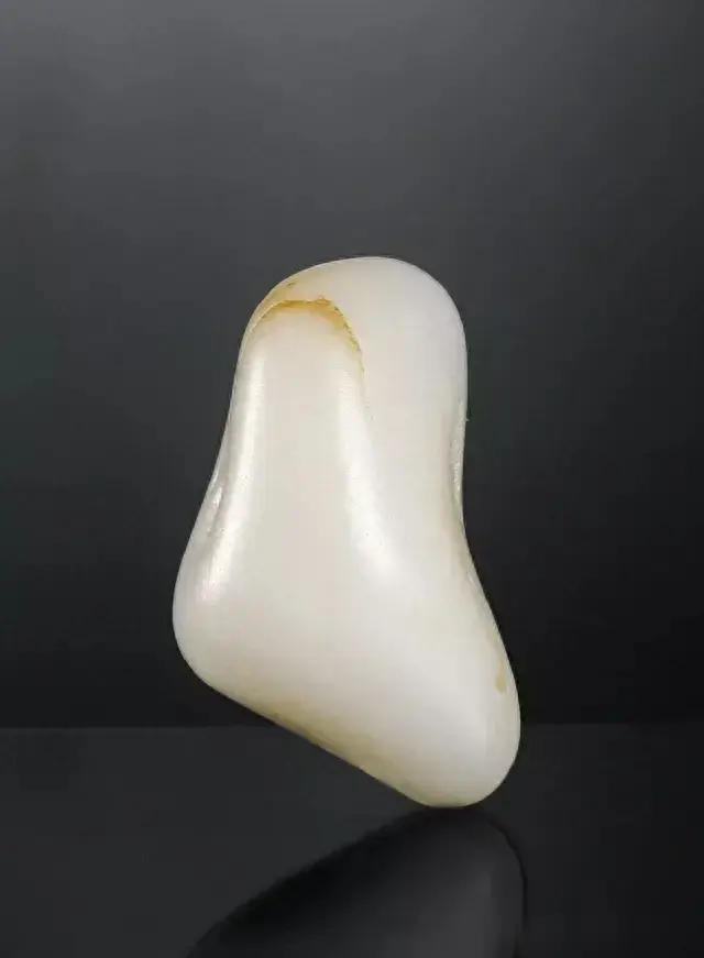 抵一套房首付的的和田玉,摸起来啥感觉?