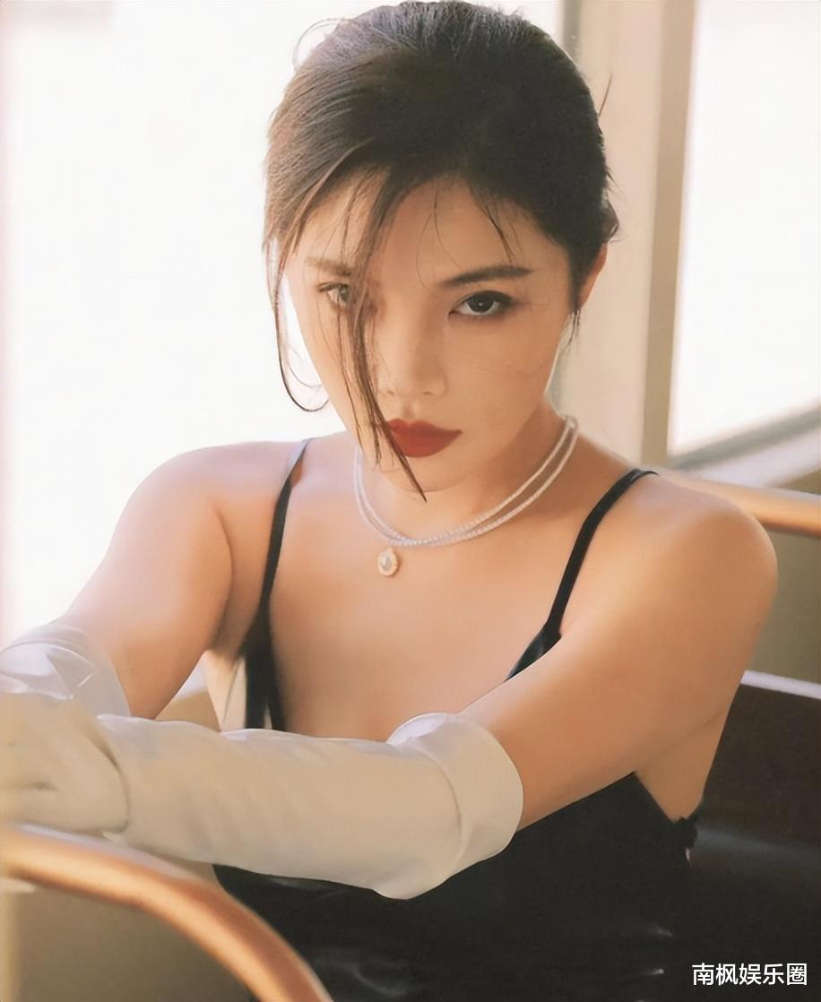 《边水往事》荣姐告诉我们,最高级的性感是气质,穿得少只能去金翠歌厅