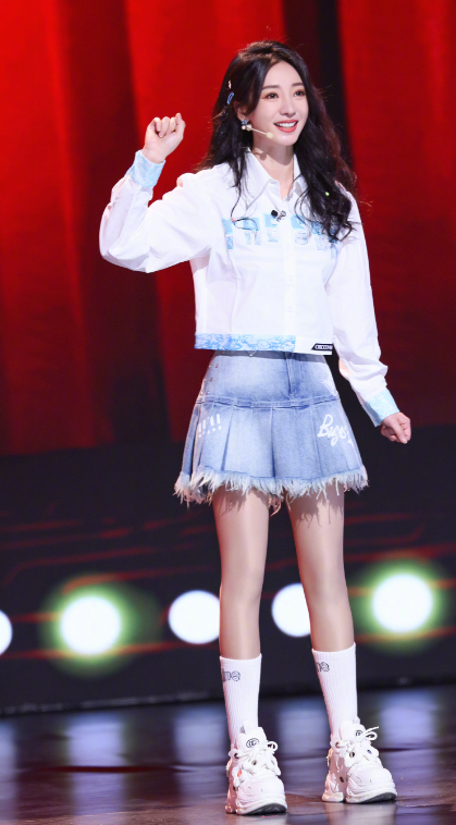 事实证明，靠身材“上位”的柳岩，已经被娱乐圈一步步“吞噬”