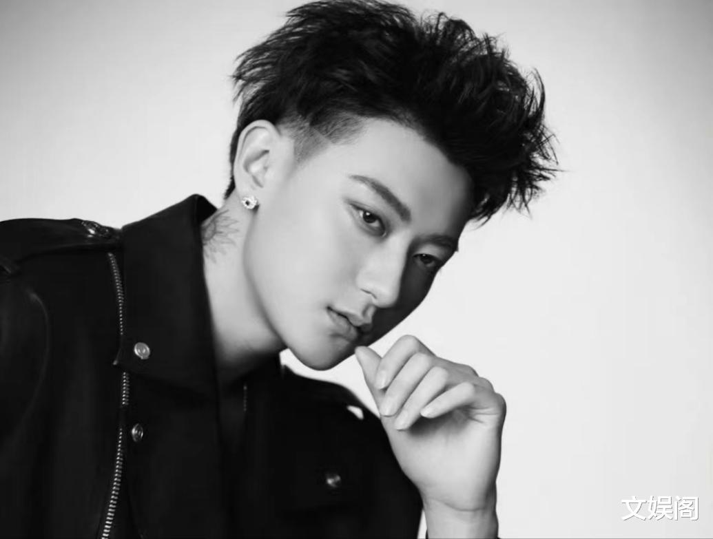 全红婵跳水夺金牌后,一句话让黄子韬冲上热搜,比官宣恋情还火热