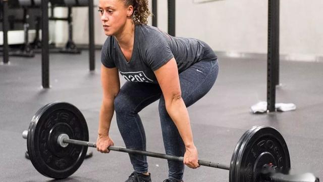 深蹲VS硬拉:哪个更符合你的健身目标