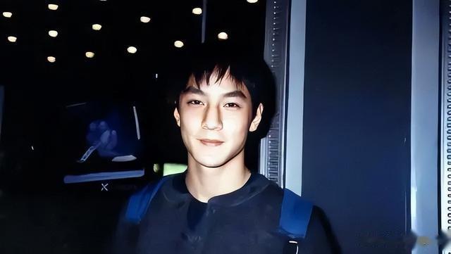 吴彦祖刘昊然百花奖同框,50岁吴彦祖更胜一筹,这才是骨相帅吧