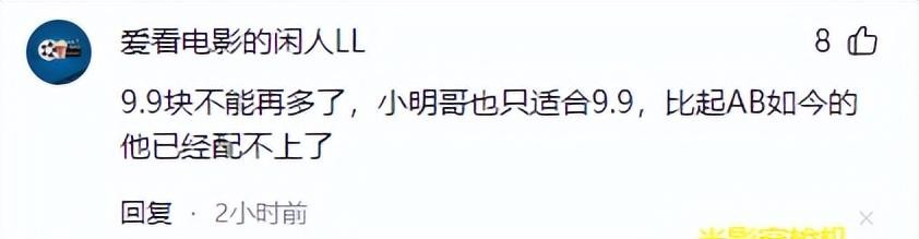 叶柯在上海外滩被偶遇,小腹凸起,没有美颜的镜头很普通