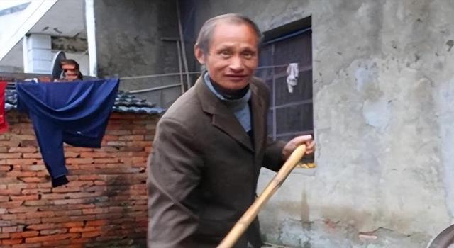 2011年,安徽48岁光棍因酷似普京,被俄罗斯富婆追求,后来怎样了