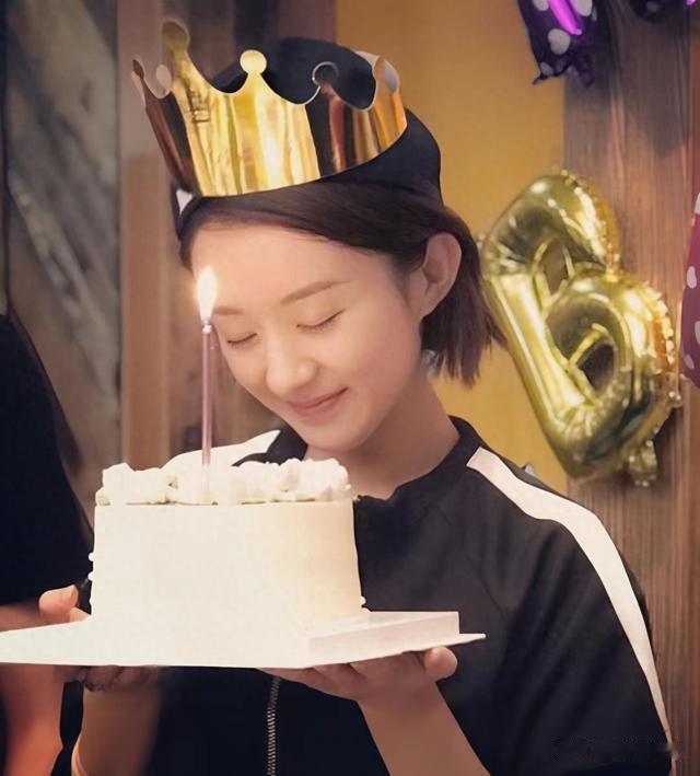 赵丽颖罕见发文庆生,穿品牌高定排面十足,一张照片112万次点赞