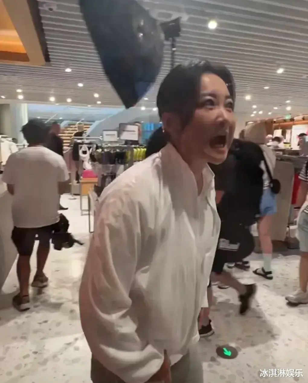 熟悉的贾玲回来了!胖出“游泳圈”、脸圆润,还是“丑女”适合她