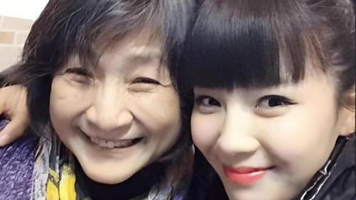 刘涛悼念郑佩佩，称她为知己妈妈，一起上花少后结下十年友谊