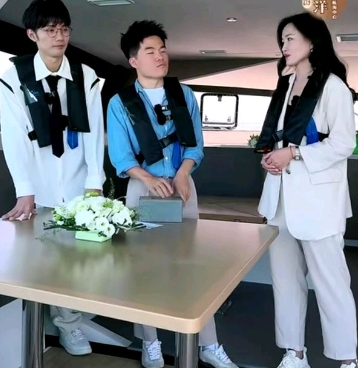 董宇辉河北行再提俞敏洪，谁注意到宇辉叫他“俞老师”充满了敬意