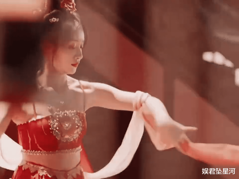 演完《知否》演《唐朝诡事录2》，她凭纤腰热舞出圈了，舞蹈出身身材完美气质好