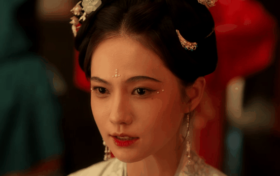 歪瓜裂枣就别尬演“花魁”了，30岁姜佩瑶告诉你，啥叫媚骨天成