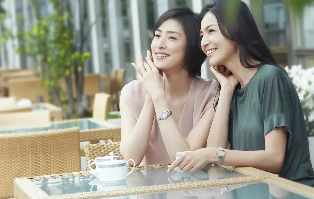 她雌雄同体,55岁宣布一辈子不结婚,如今一个人独居,太爽了!