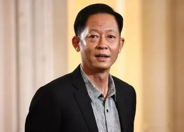 被王志文赶出家门,答应冯小刚不生孩子,卑微窝囊的她才人间清醒