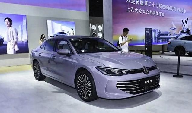 刚刚，2024年中型轿车质量排行榜出炉，帕萨特排第3，凯美瑞排第6