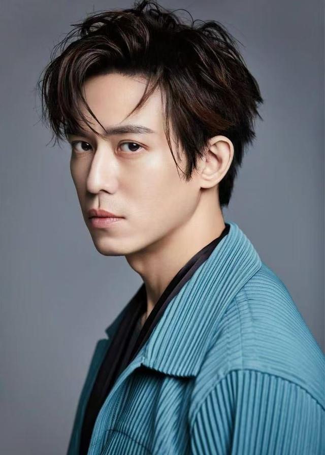 表面是艺人，实际是阔少的4位男明星，混的不好就得回家继承家产