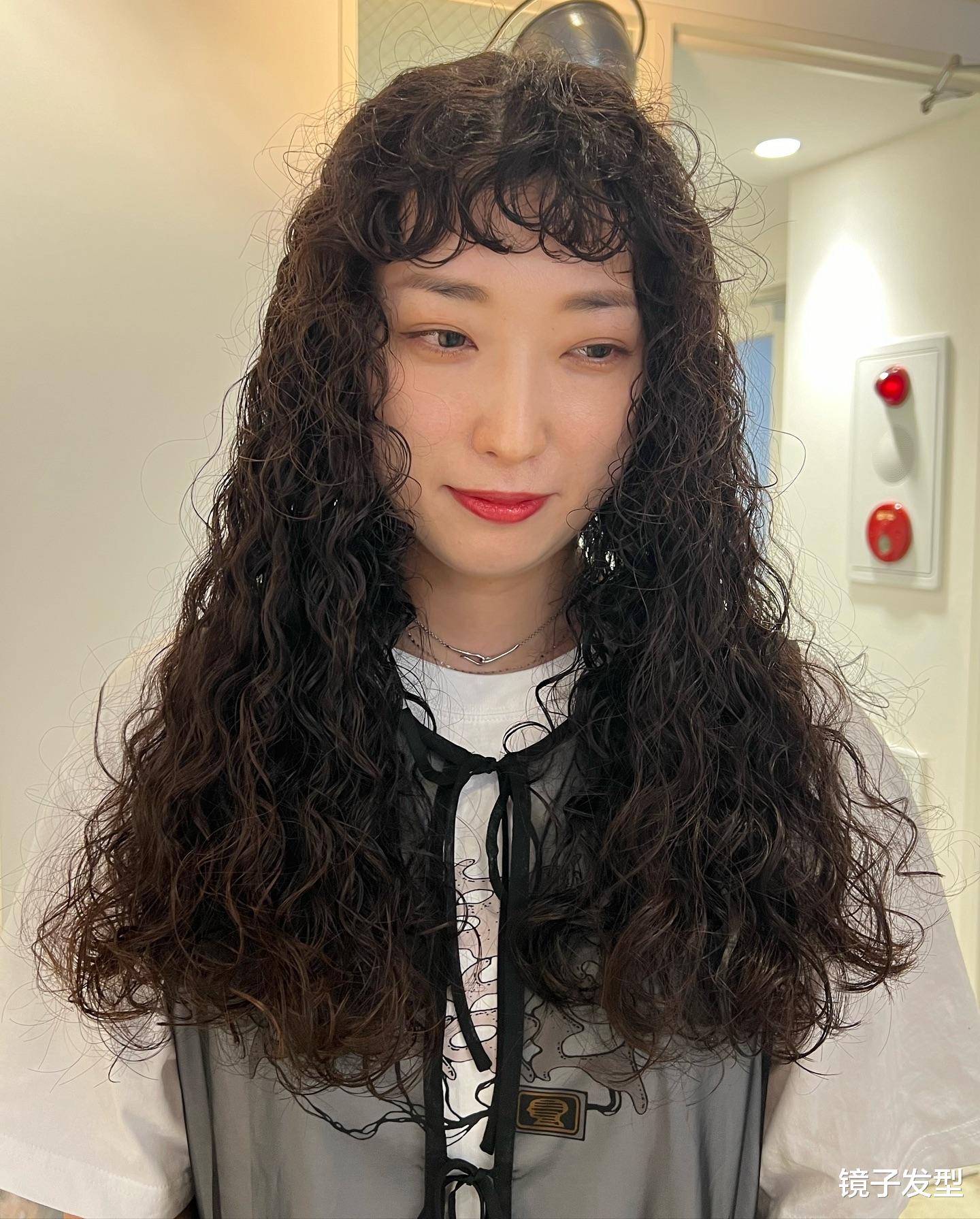 长头发细软贴头皮的姐妹,看看全头羊毛卷烫发,蓬松洋气显时尚