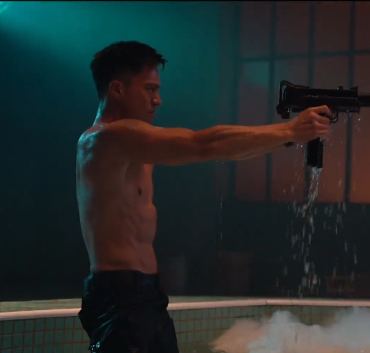 安志杰与小11岁娇妻秀恩爱！身材爆炸胡子拉碴，穿拖鞋毫无明星范