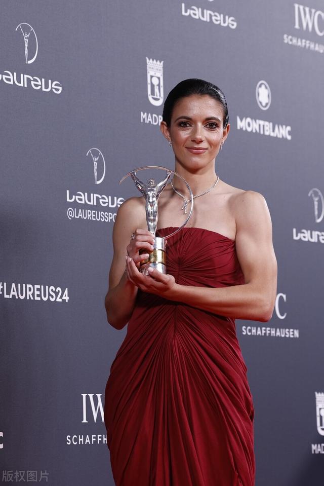 邦马蒂这身肌肉不愧是最佳运动员