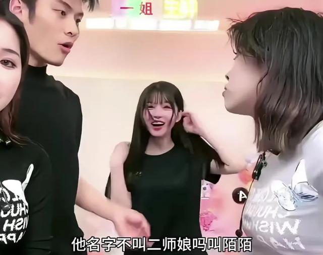 大杨的置顶视频就暗示了一切,小杨出轨早就有迹可循