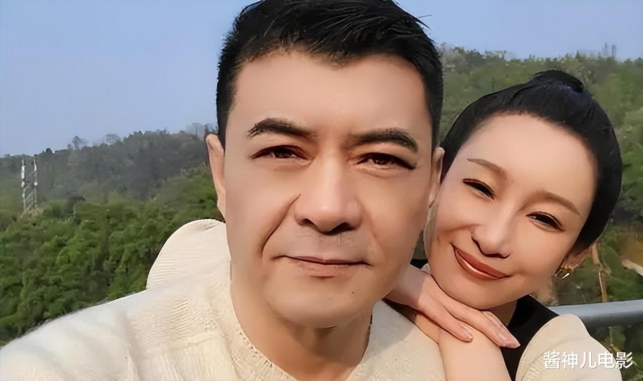 同样是王新军的基因,秦海璐儿子和唐静儿子一对比,差距一目了然