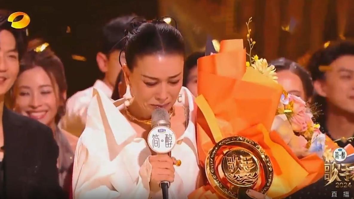 |那英拿“歌王”现场，歌手表情太精彩：香缇莫无语，陈楚生憋笑！