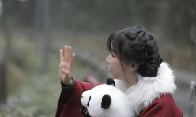 时隔一年李子柒再度营业,近照堪比毁容,她经历了什么?