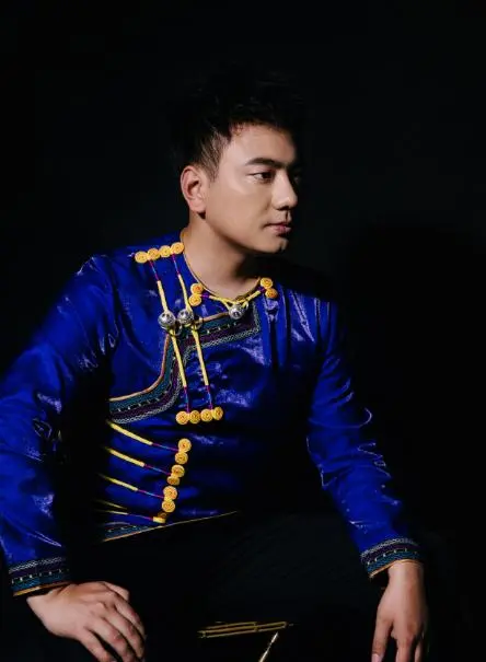 阿木|平均每年爆红一首歌，登上春晚后给女儿扫墓，他为何遭受非议？