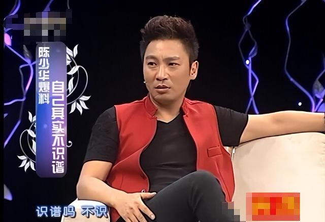 毁容|陈少华：春晚一曲成名，却被伴舞恶意伤害毁容，如今怎么样了？