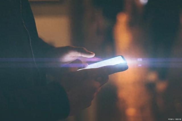 手机上有手电筒的要留意，我也是刚知道，有手机的都试一下