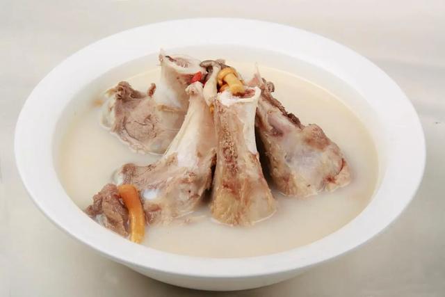 胃溃疡是咖啡喝出来的？医生：即使是铁打的胃，这3种水也要少喝